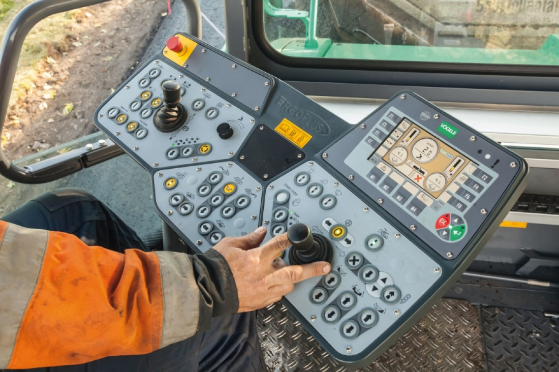 POINT &agrave; TEMPS / R&Eacute;PANDEUSE / GRAVILLONNEUR / COMPACTEUR / ALIMENTATEUR / FINISSEUR