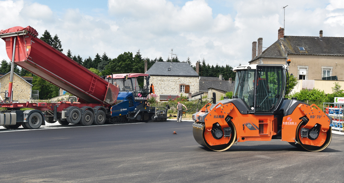 Compacteur HAMM 7T500 en action