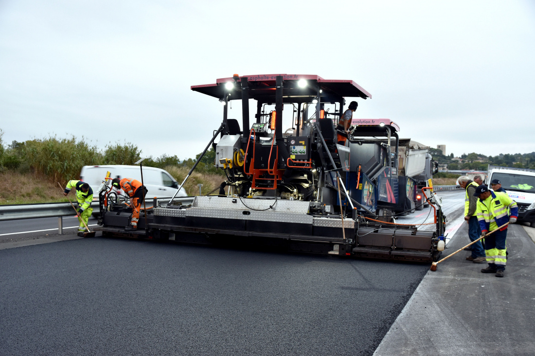 Table extensible VB 89 ETC &agrave; triple articulation en action