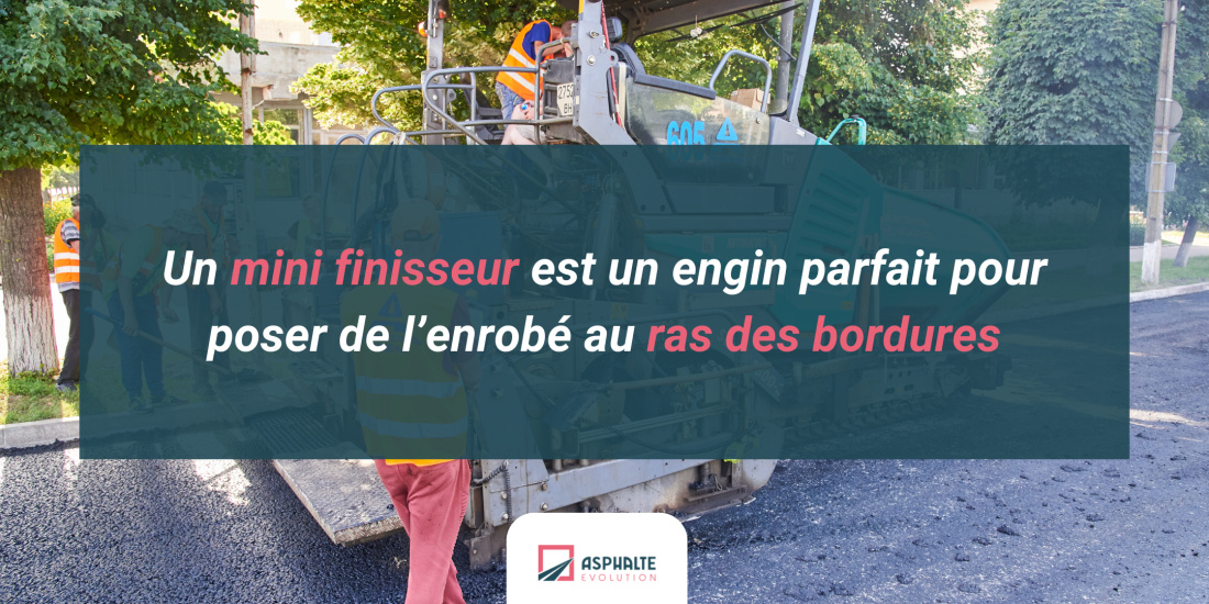 Un mini finisseur est un engin parfait pour poser de l&rsquo;enrob&eacute; au ras des bordures
