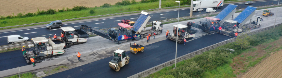 Alimentateur <span>de route</span> sur chenilles MT3000-2i Standard <span>pour alimentation d'enrobé</span>